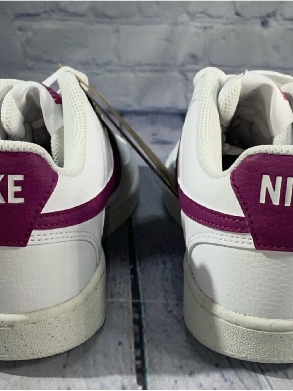 NWT Nike White Sneakers with cactus flower swoosh. Size 8